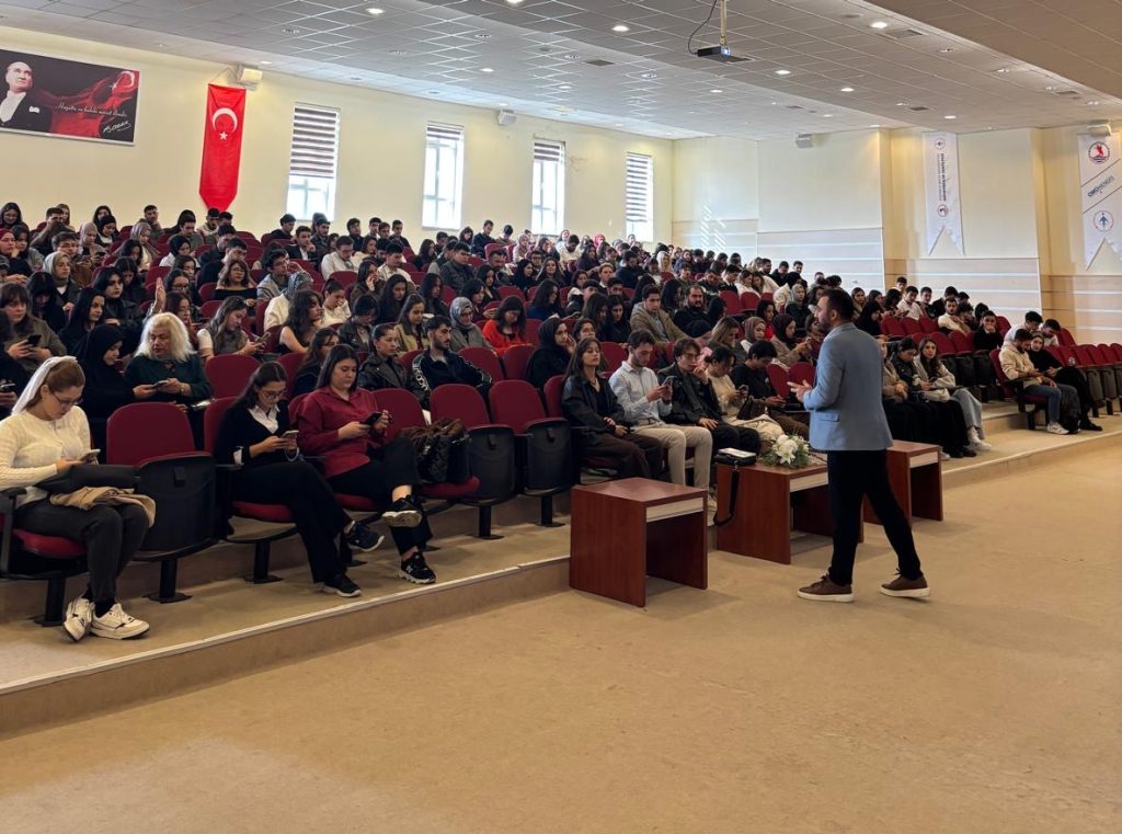 Üniversitemiz Kalite Süreçleri Hakkında Bilgilendirme Toplantısı Düzenlendi